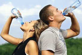beber-agua-para-hidratarse